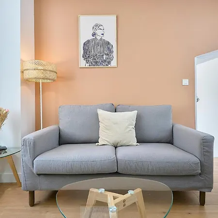 One-bedroom In The Heart Of Croix. アパート